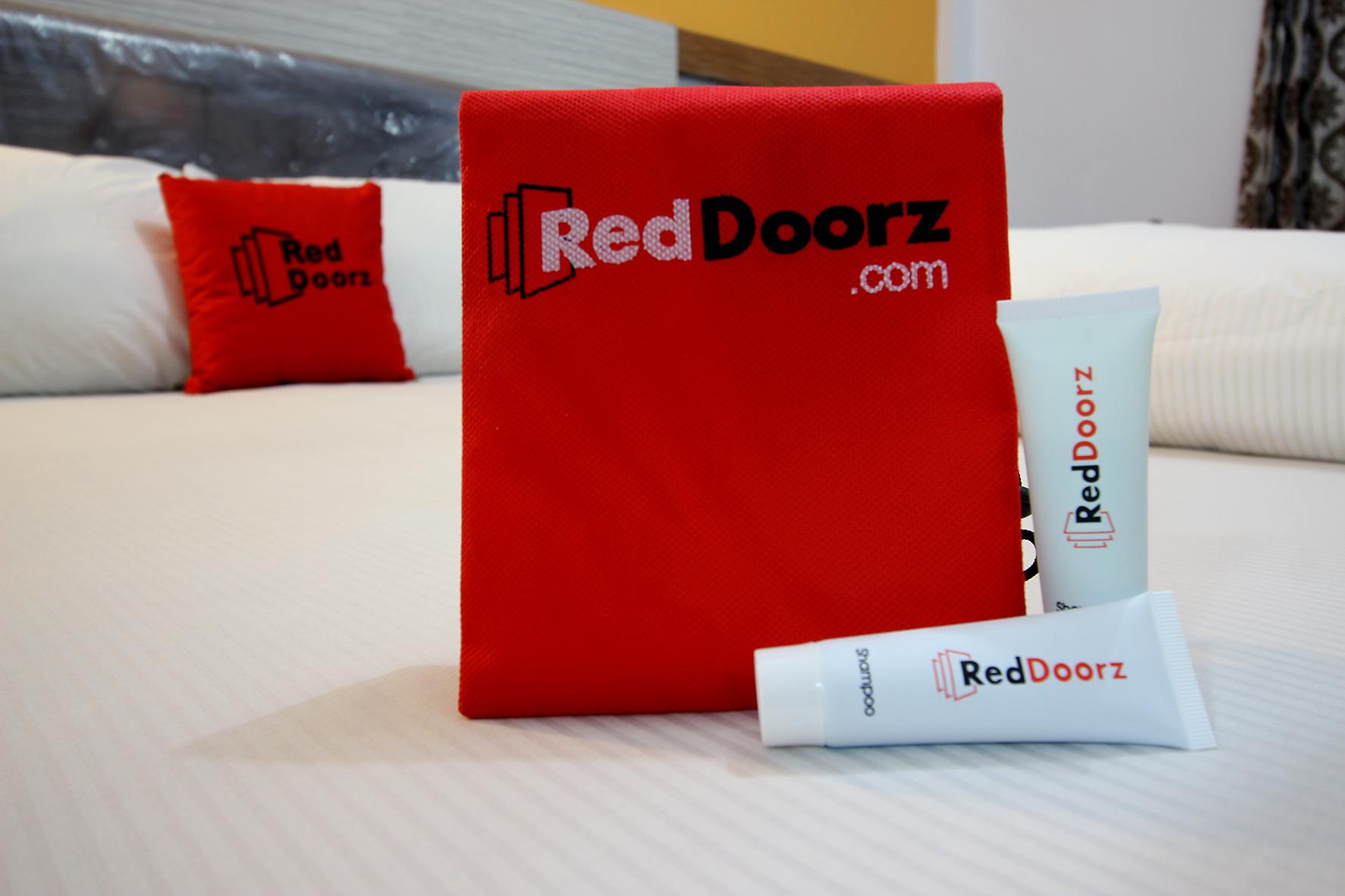 Reddoorz Plus Syariah Near Lempuyangan Station 3 Yogyakarta Exterior foto